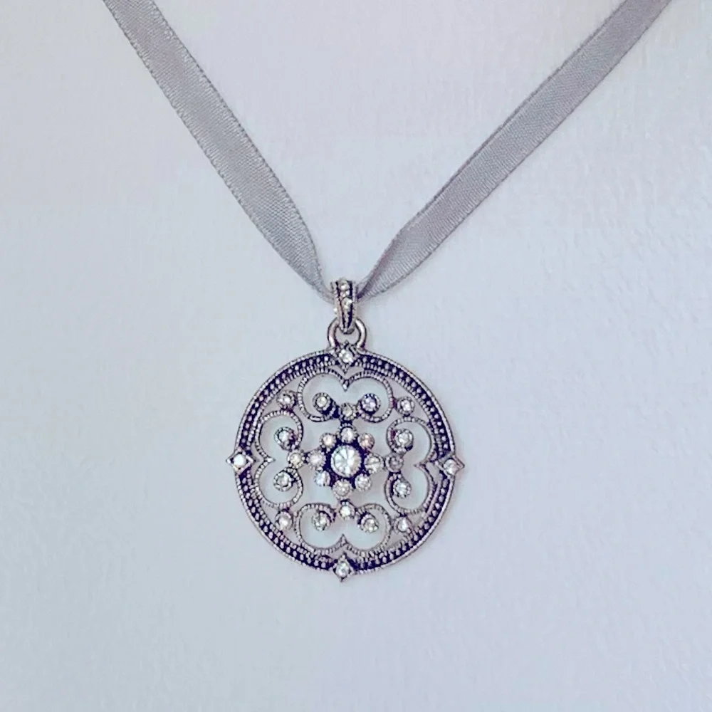 🎨 Art Deco Style Genuine Crystal Pendant w/ Gray Ribbon Necklace by Cookie Lee - Picture 1 of 12